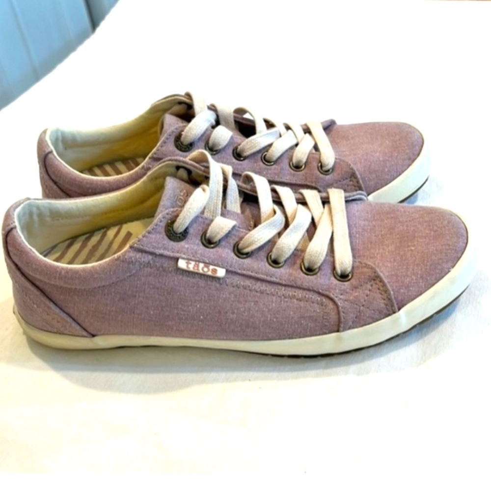 Täōs Star lace up canvas sneaker in a dusty purple color
